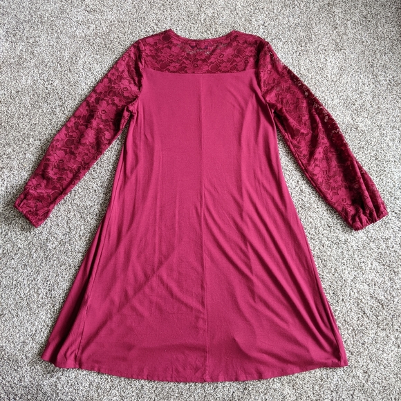 Women's Apt 9 Burgundy midi shift dress size medium lace sleeves - Picture 2 of 4